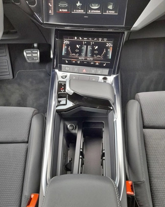 Audi e-tron cena 299900 przebieg: 8135, rok produkcji 2023 z Nisko małe 781